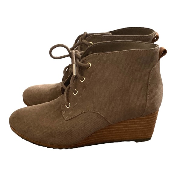 Dr. Scholl's Shoes - Dr. Scholl’s Size 6W Close Call Wedge Ankle Bootie Stucco